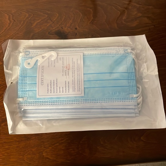 Accessories - NWT Disposable Face Masks!